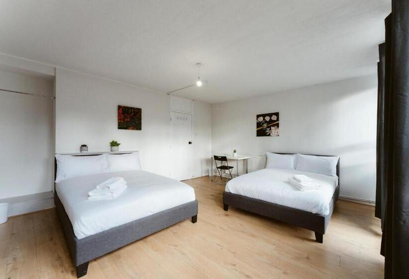 חדר סטנדרטי לארבעה עם חדר אמבטיה משותף, Langdon Park Room
