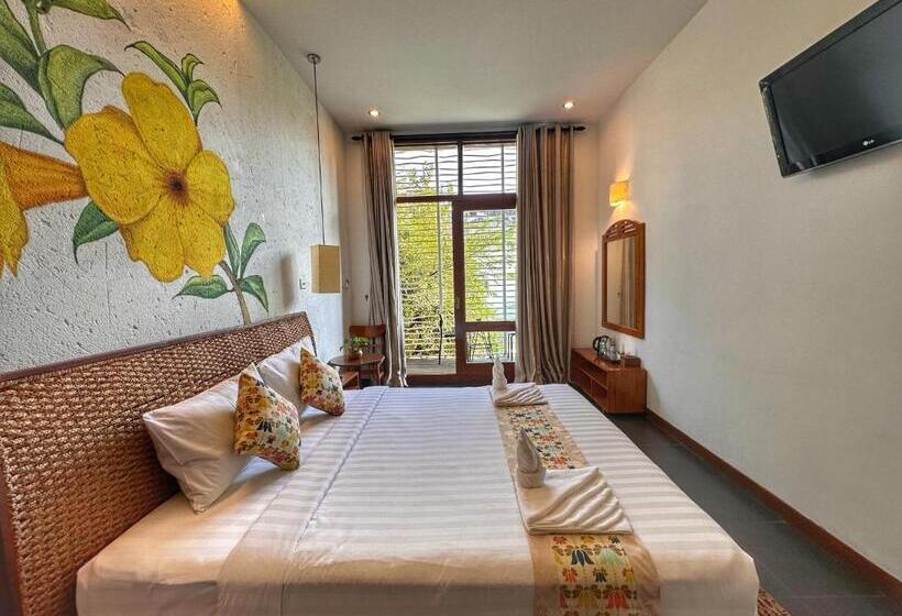 带阳台的豪华间, Hostel By Monsoon Riverside