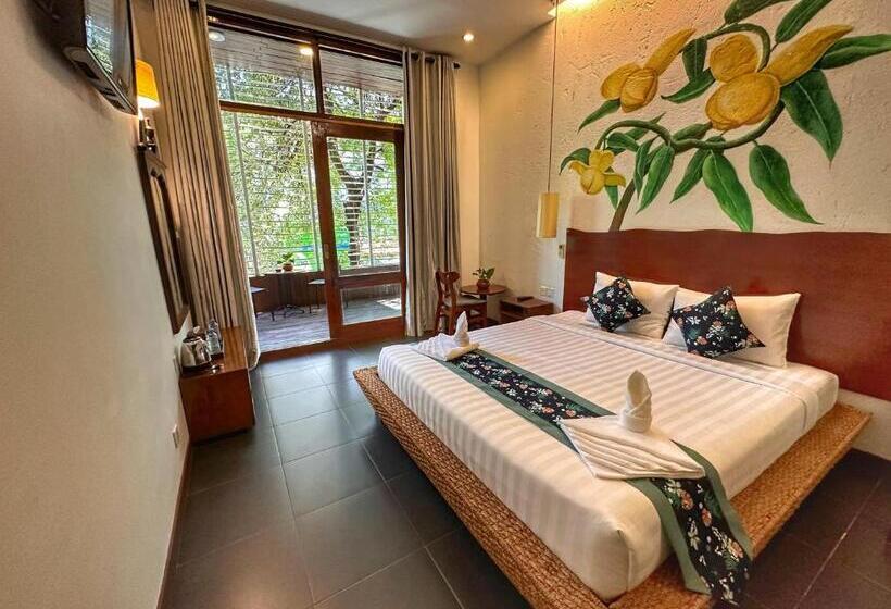 带阳台的豪华间, Hostel By Monsoon Riverside