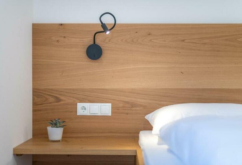 Номер Стандарт, Pension Gruenwald
