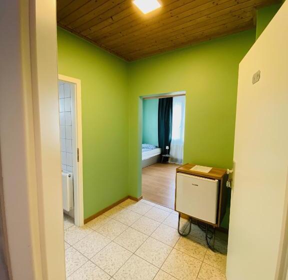 Номер Стандарт, Hostel
