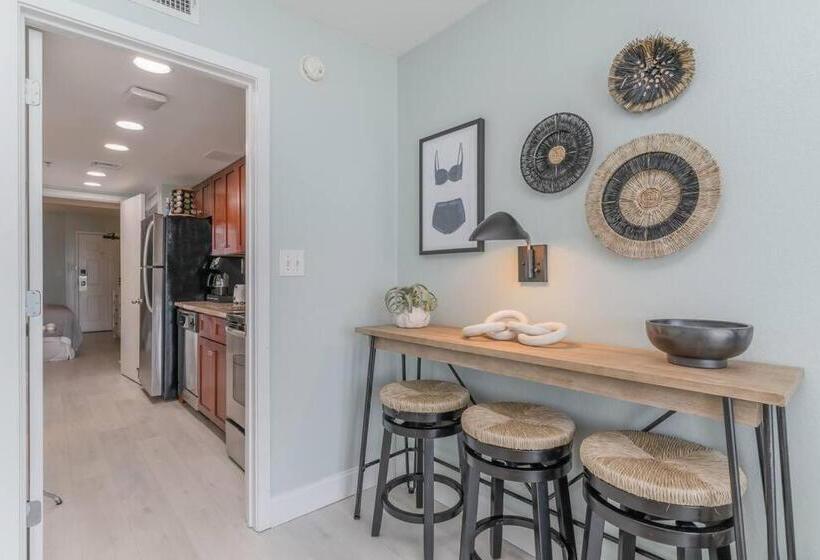 Apartamento 1 Dormitório com Sacada, Ocean Breeze