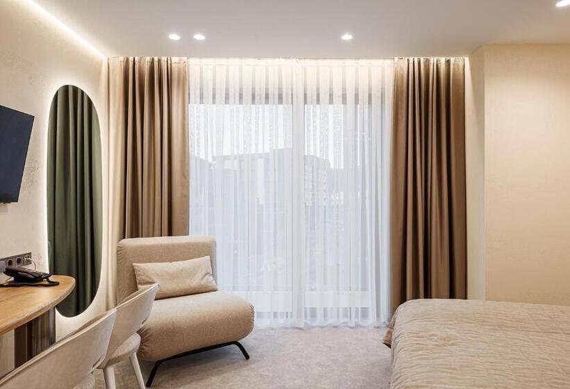 스탠다드 스튜디오, Tavel Hotel & Spa