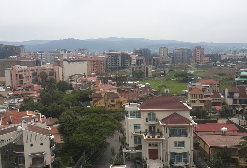 اتاق استاندارد با چشم‌انداز شهر, Momona