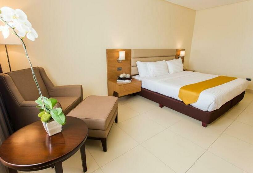 اتاق لوکس با تخت بزرگ, Royce Hotel & Casino