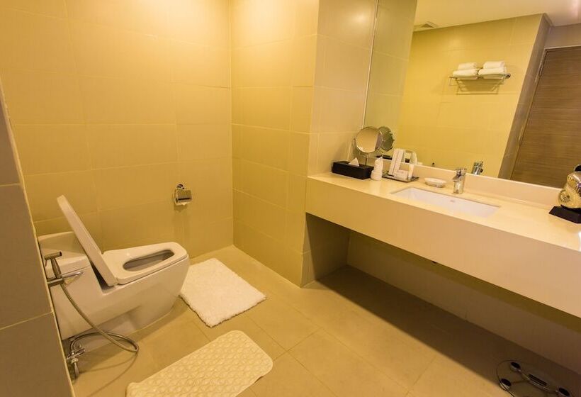 اتاق لوکس سه تخته, Royce Hotel & Casino