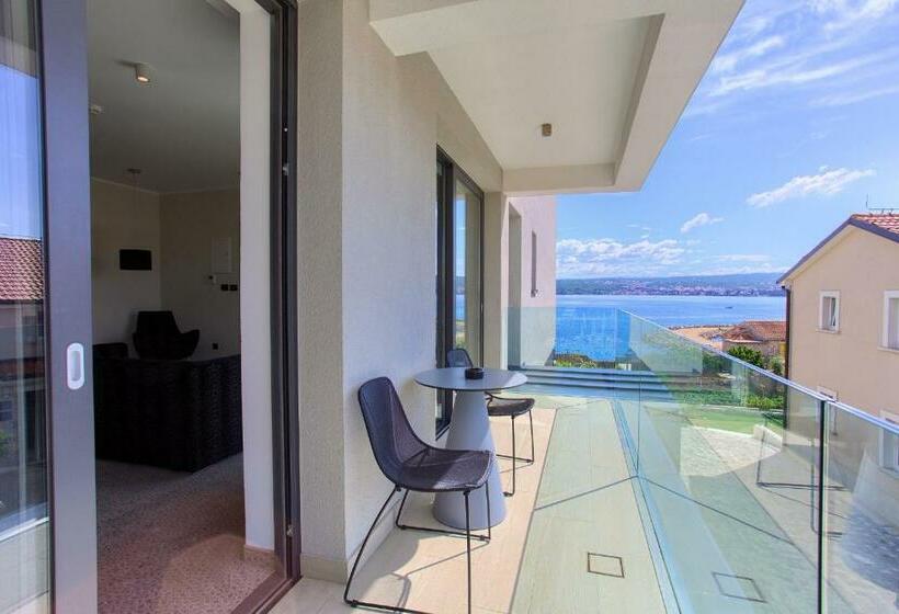 سوییت جونیور با چشم‌انداز جانبی دریا, Villa Margaret