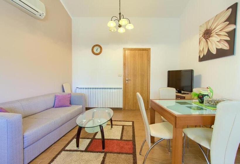 2 Bedroom Apartment Garden View, Villa Margaret
