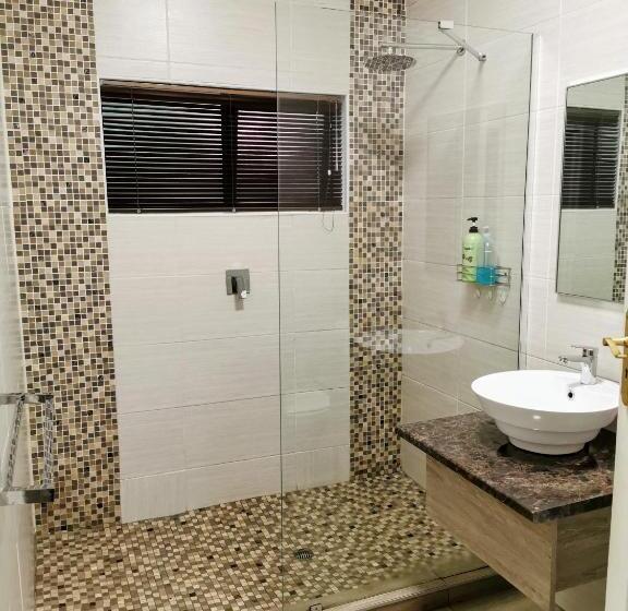 Номер Стандарт, Aerotropolis Guest Lodge