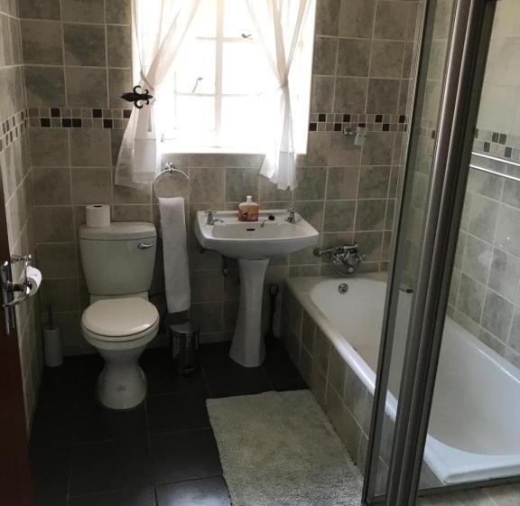 Семейный Номер, Aerotropolis Guest Lodge
