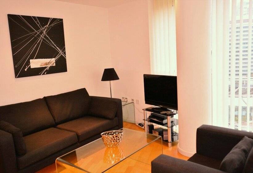آپارتمان لوکس 2 خوابه, Zen Apartments   City Airport London