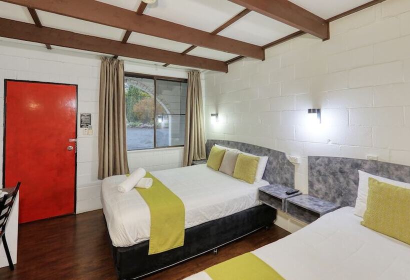 ファミリールーム, Azalea Motel