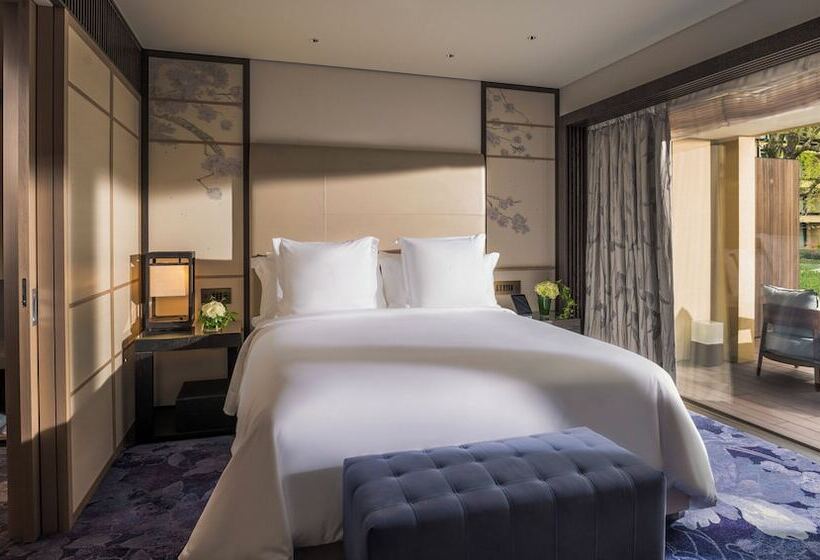 Люкс Кровать Кинг, Four Seasons Hotel Kyoto