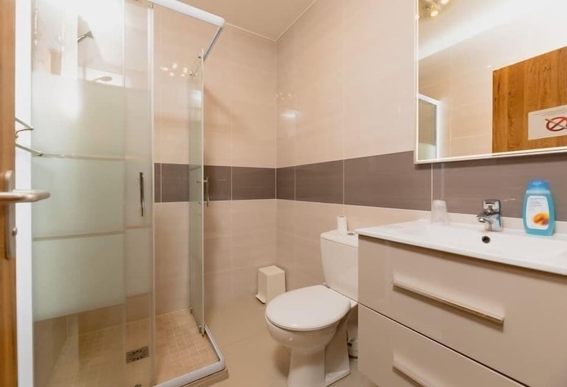 Quarto Estandar, Motel D Ornex