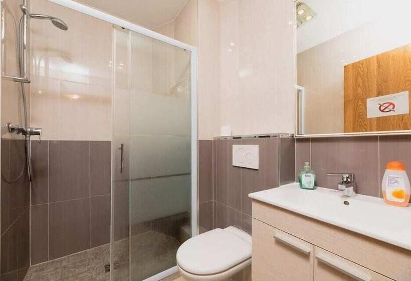 Quarto Triplo Estandar, Motel D Ornex