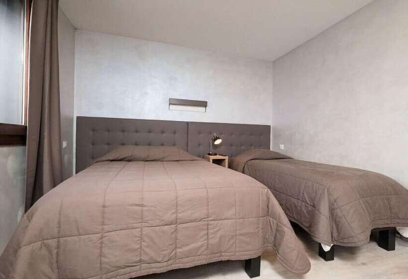 Quarto Triplo Estandar, Motel D Ornex