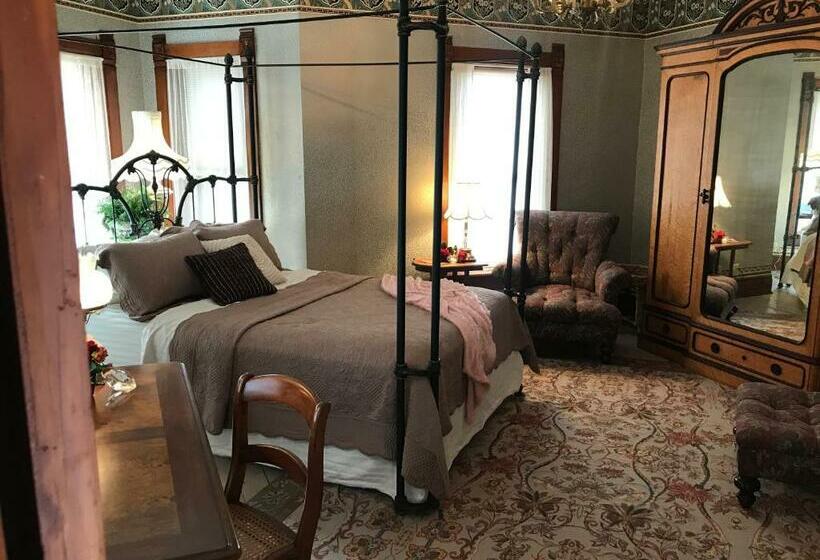 Номер Стандарт Вид на Сад, The Nauvoo Grand Bed & Breakfast