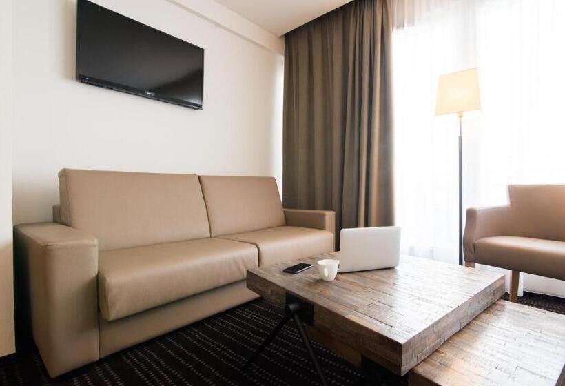Люкс, Le Lodge Brit Hotel Strasbourg Zenith