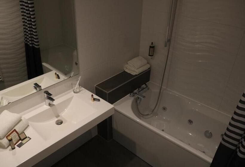 Люкс, Le Lodge Brit Hotel Strasbourg Zenith