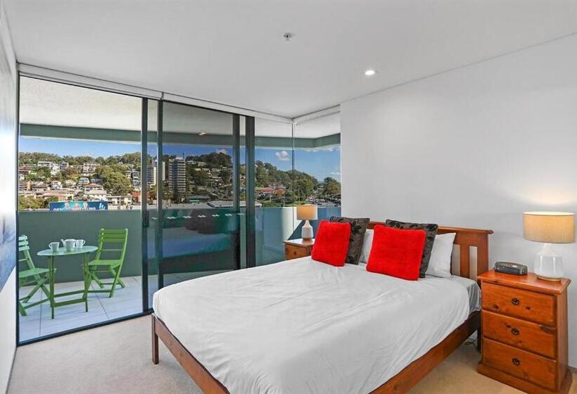 3 Bedroom Apartment Side Sea View, Ambience On Burleigh Beach
