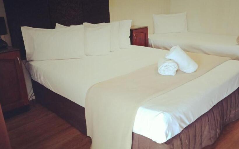 Номер Стандарт, Country Plaza Motor Inn