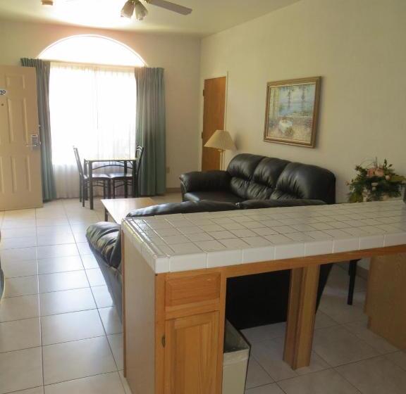 Suíte, Garden Inn And Suites Fresno