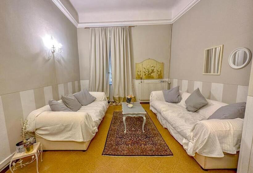 اتاق خانوادگی, Guest House Santa Giustina Lucca Centro Storico