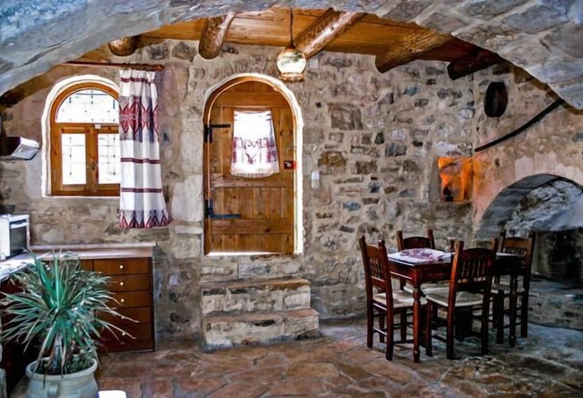 2间卧室的房子, Vafes Traditional Stone Houses