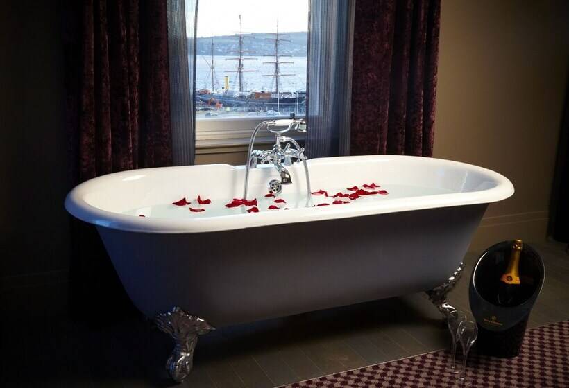 Полулюкс, Malmaison Dundee