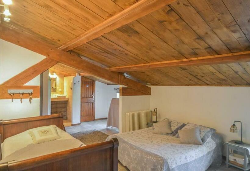 スタンダードトリプルルーム, Chambres D Hôtes Le Colombier