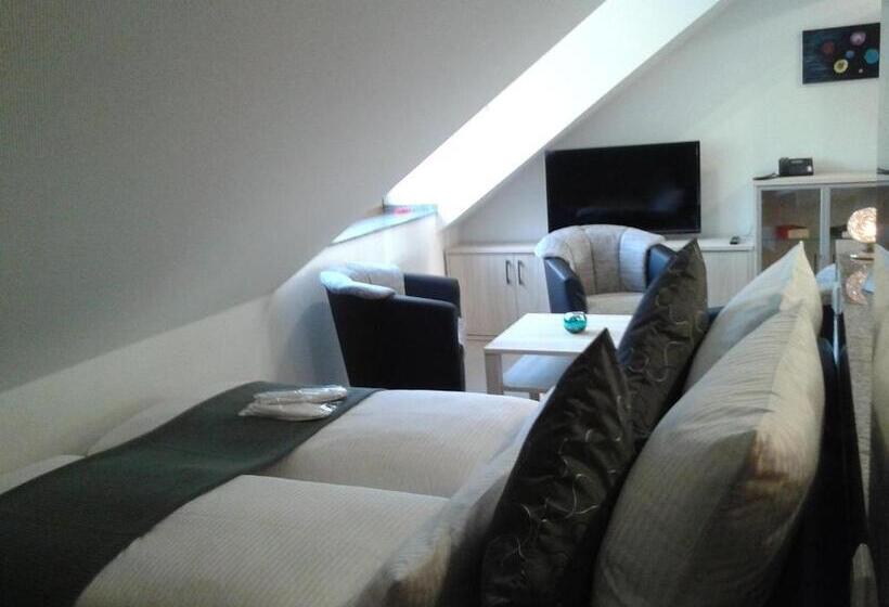 Quarto Quádruplo Clássico, Dzt Schwarzwaldhotel Garni