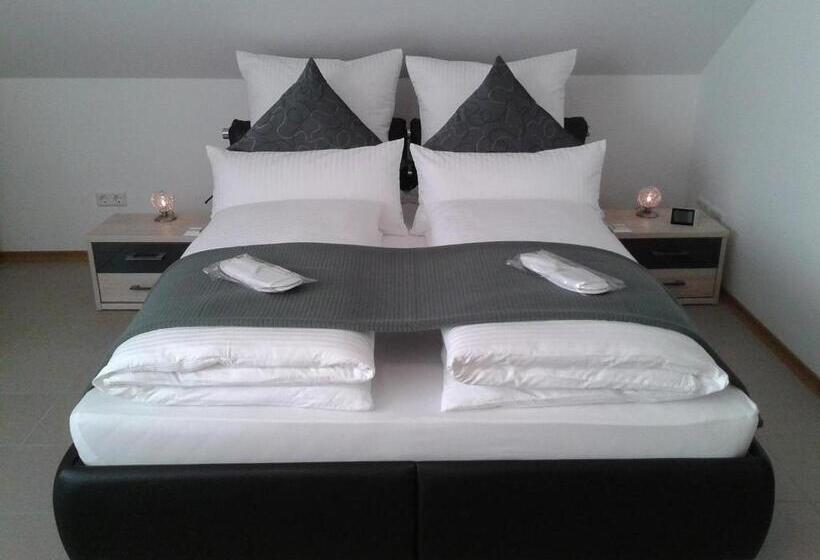 Quarto Quádruplo Clássico, Dzt Schwarzwaldhotel Garni
