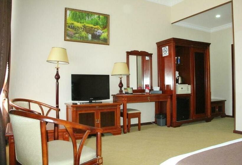 Junior Suite, Firuz