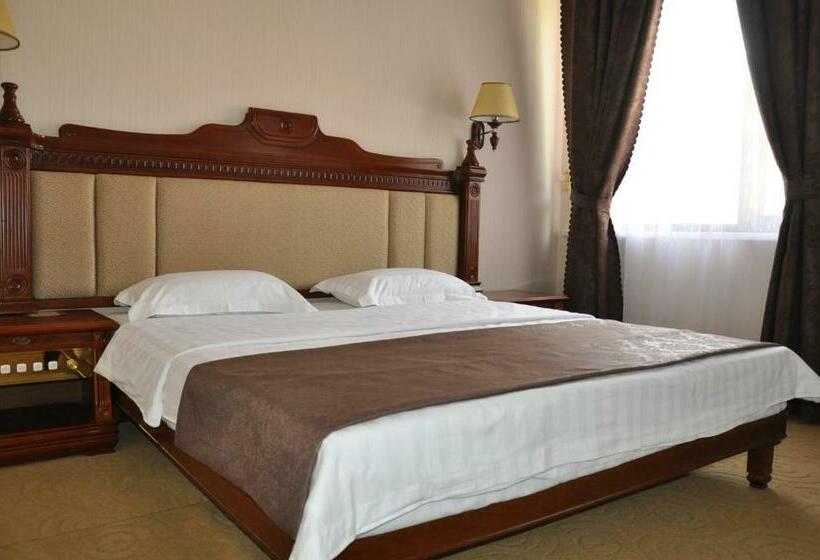 Junior Suite, Firuz