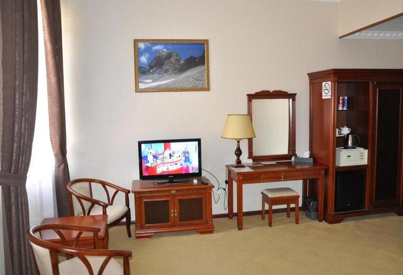 Habitación Estándar, Firuz