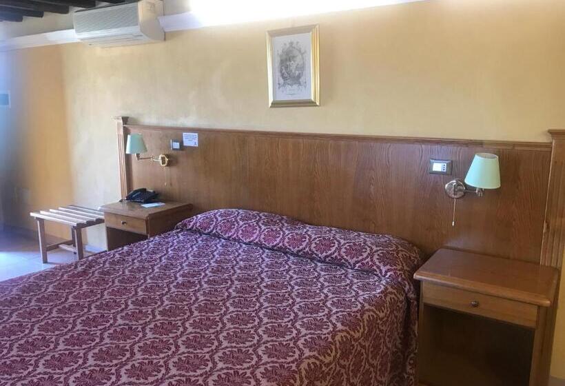 اتاق اکونومی, Casale Certosa