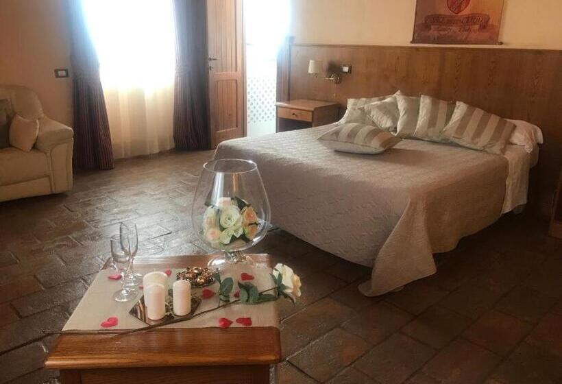 سوئیت جونیور با چشم‌انداز باغ, Casale Certosa