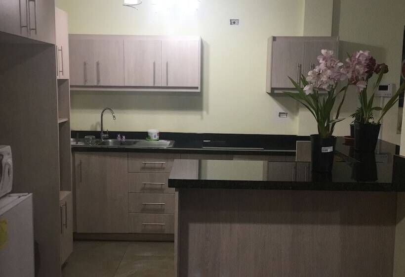 اتاق لوکس یک تخته, Las Mercedes Airport Quito