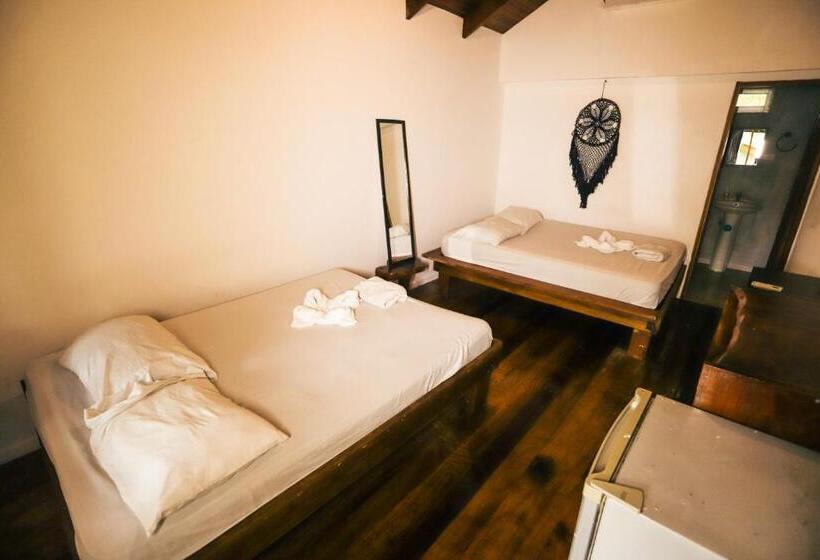 Четырехместный Номер Стандарт, Cabinas Playa Surf Hostel