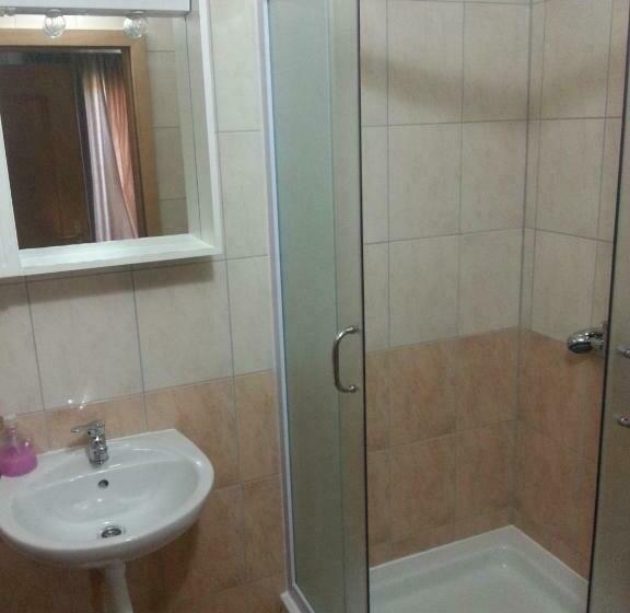 اتاق استاندارد یک نفره, Guest House Robi