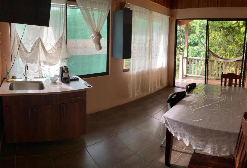 Quarto Quadruple Standart Vista Jardim, Laureles Collection Uvita   Cabinas Los Laureles