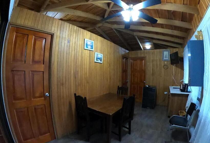 Quarto Quadruple Standart Vista Jardim, Laureles Collection Uvita   Cabinas Los Laureles