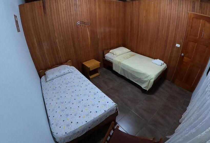 Quarto Quadruple Standart Vista Jardim, Laureles Collection Uvita   Cabinas Los Laureles