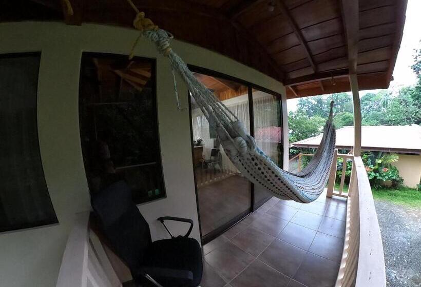 Quarto Quadruple Standart Vista Jardim, Laureles Collection Uvita   Cabinas Los Laureles