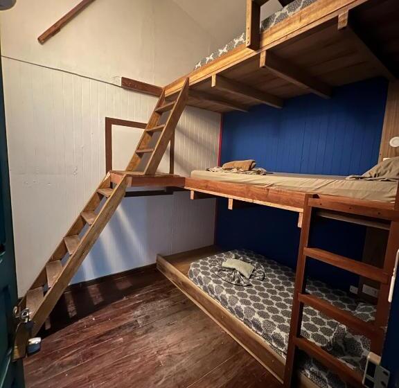 Трехместный Номер Стандарт Совместная Ванная, Playa 506 Beachfront Hostel