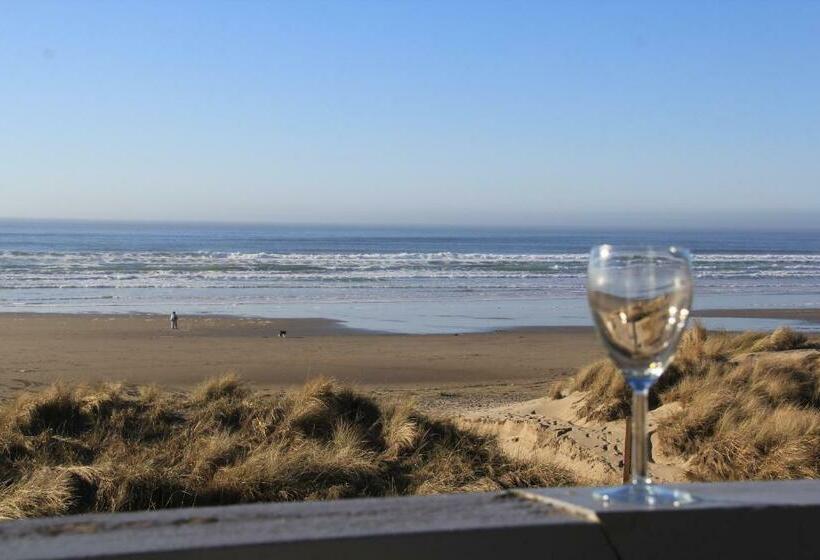 جناح عائلي, Sunset Surf Motel