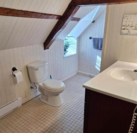 غرفة قياسية ثلاثية, Auberge Le P Tit Bonheur   Hostel