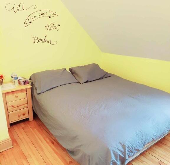 バス共有のスタンダードルーム, Auberge Le P Tit Bonheur   Hostel