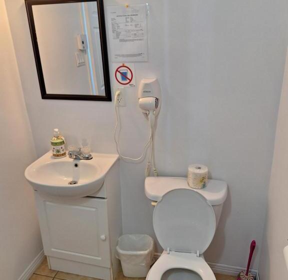 ファミリールーム, Auberge Le P Tit Bonheur   Hostel