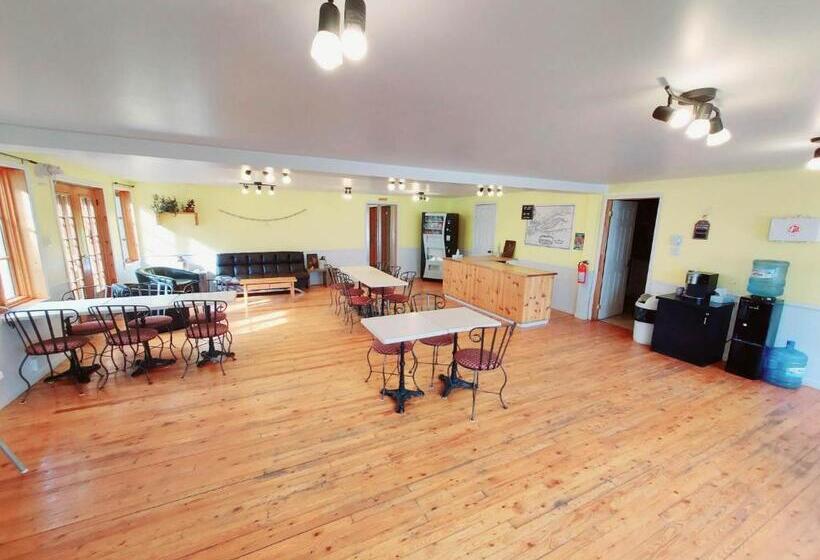 غرفة قياسية ثلاثية, Auberge Le P Tit Bonheur   Hostel